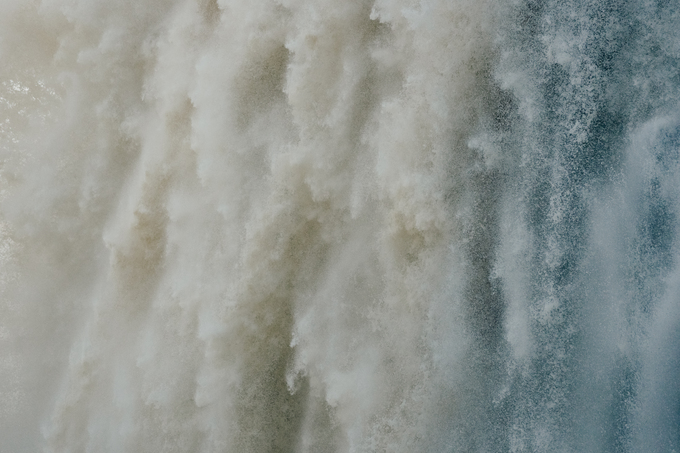 Primer plano de la caída del agua